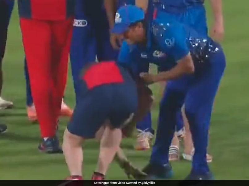 Watch: Former South African Cricketer Touches Sachin Tendulkar’s Feet In Heartwarming Gesture In IPL 2022