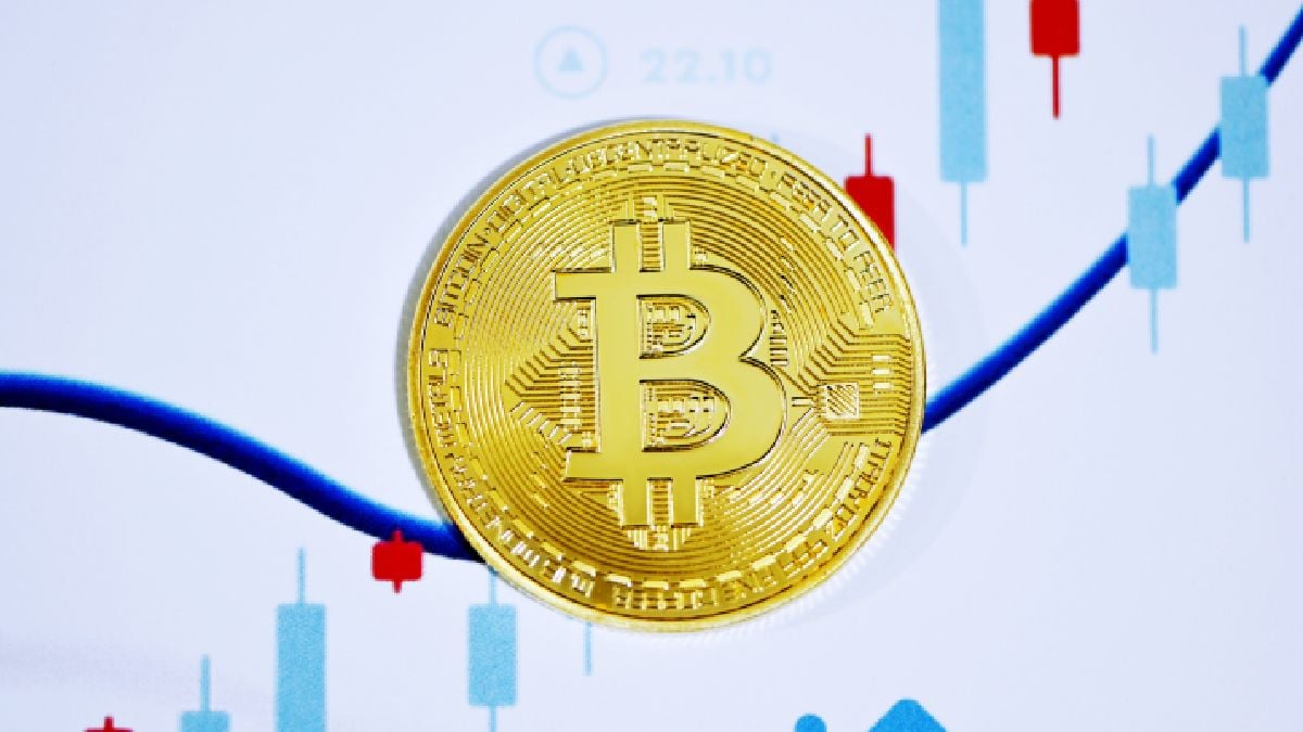 Bitcoin Falls Below $22,000 While Ether Continues to Surge in Value Over the Weekend
