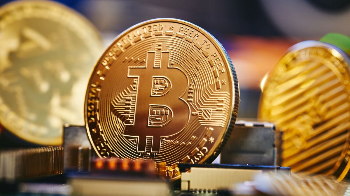 Bitcoin Hits 2-Week High Following Stock Rally