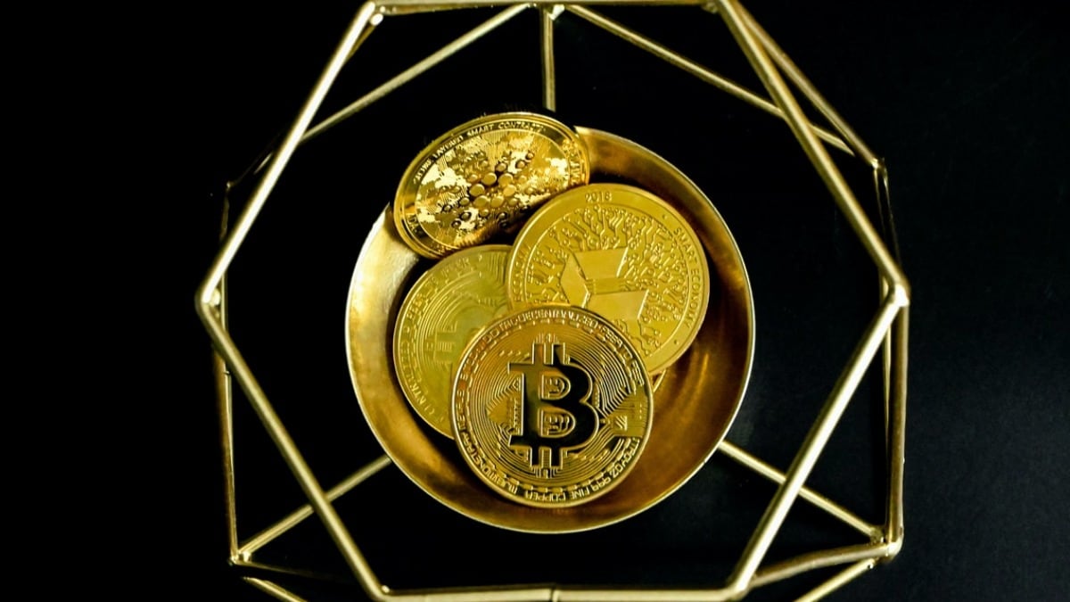 Cryptocurrencies Register Profits as Bitcoin Overtakes Russian Ruble Amid Ukraine Crisis