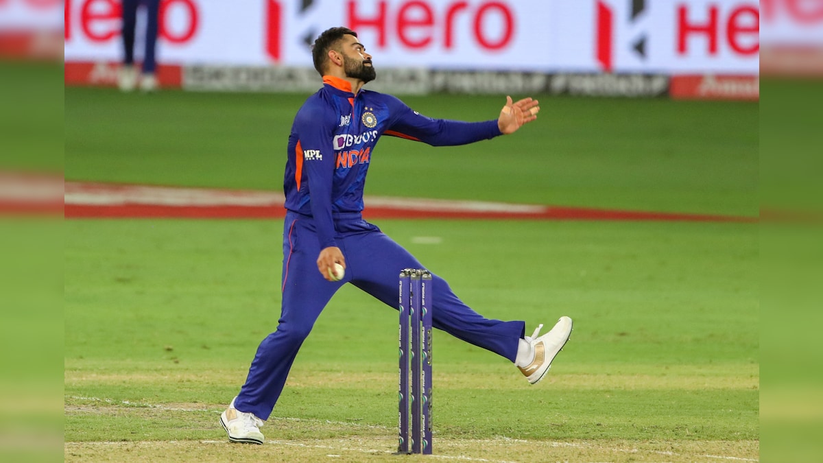 “This Is A Rare View”: Twitter Stunned As Virat Kohli Bowls After 6 Years In Asia Cup Match vs Hong Kong