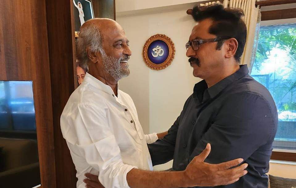 Rajinikanth meets Sarath Kumar; congratulates the actor for the success of PS 1 