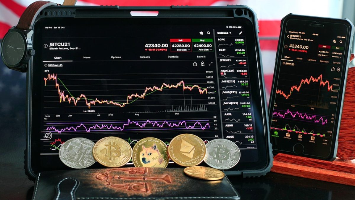 BTC, ETH Reflect Gains as Overall Crypto Market Swells by 4.30 Percent in 24 Hours