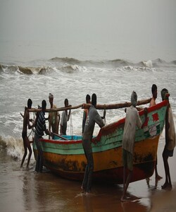Sri Lankan navy attacks Indian fisherman, arrests 14 others