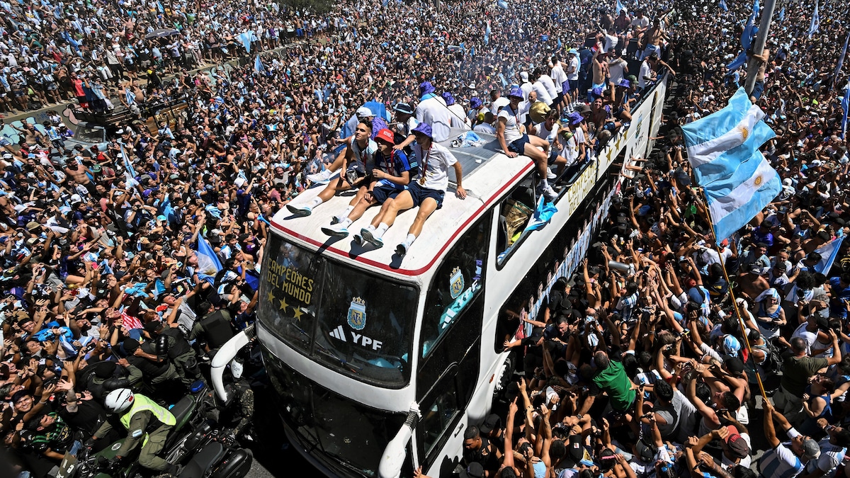 Fan Gloom As Argentina World Cup Victory Parade Ends Abruptly
