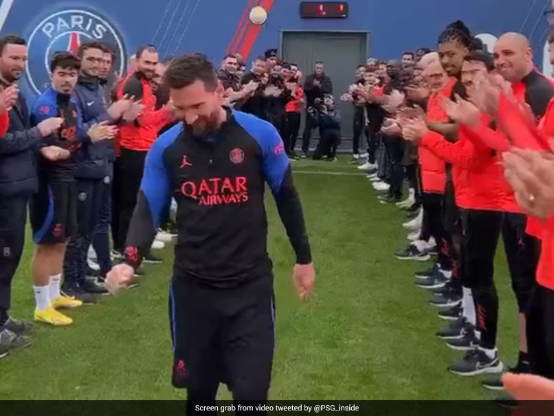 Watch: Lionel Messi Receives Guard Of Honour Upon PSG Return For World Cup-winning Campaign With Argentina