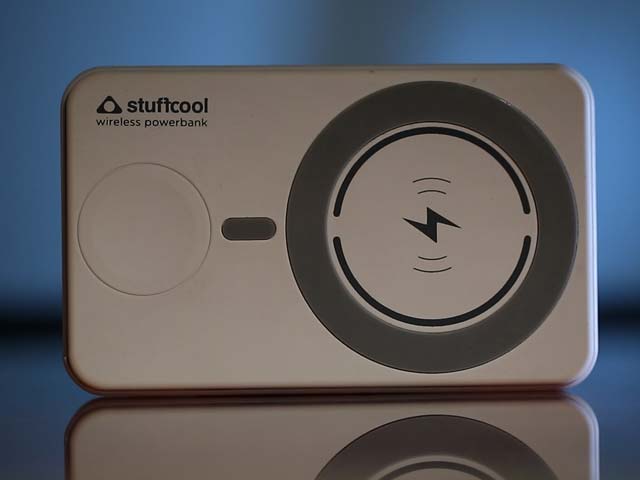Stuffcool PB9063W Power Bank: For Apple Devices on the Go