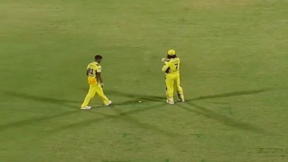 CSK Star Didn’t Touch MS Dhoni’s Feet. Fresh Video Reveals True Story