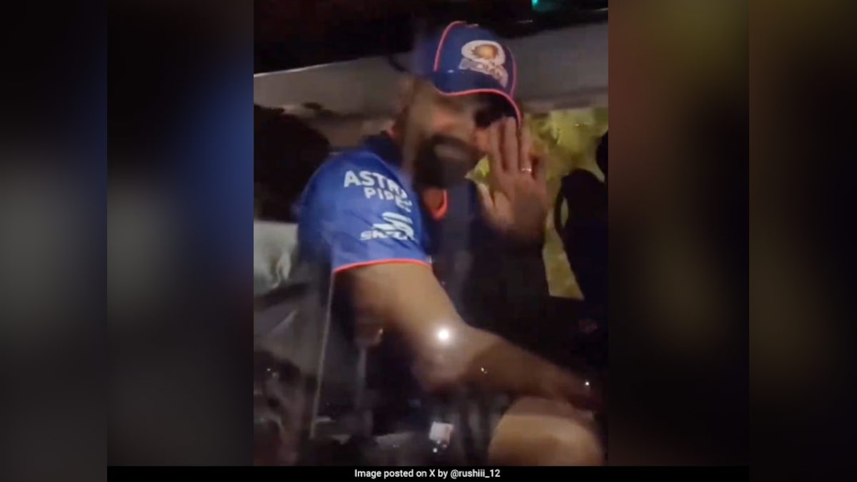 “Hamara Captain Kaisa Ho?“: Rohit Sharma Reacts To Chants As Team Bus Gets Stuck In Traffic. Video